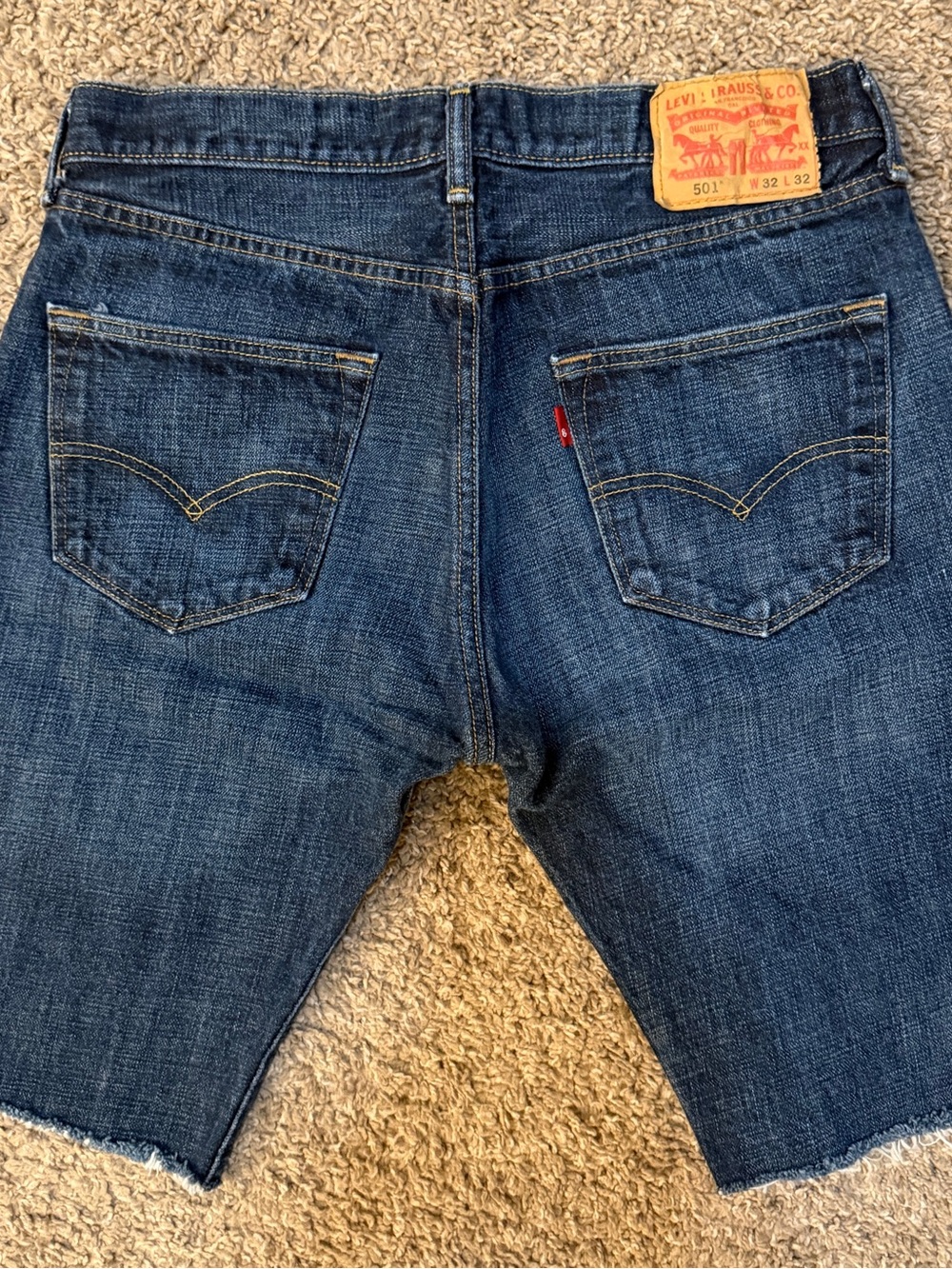 Levi’s 501 W32 Cutoff Denim Shorts – Dark Wash Button Fly Raw Hem